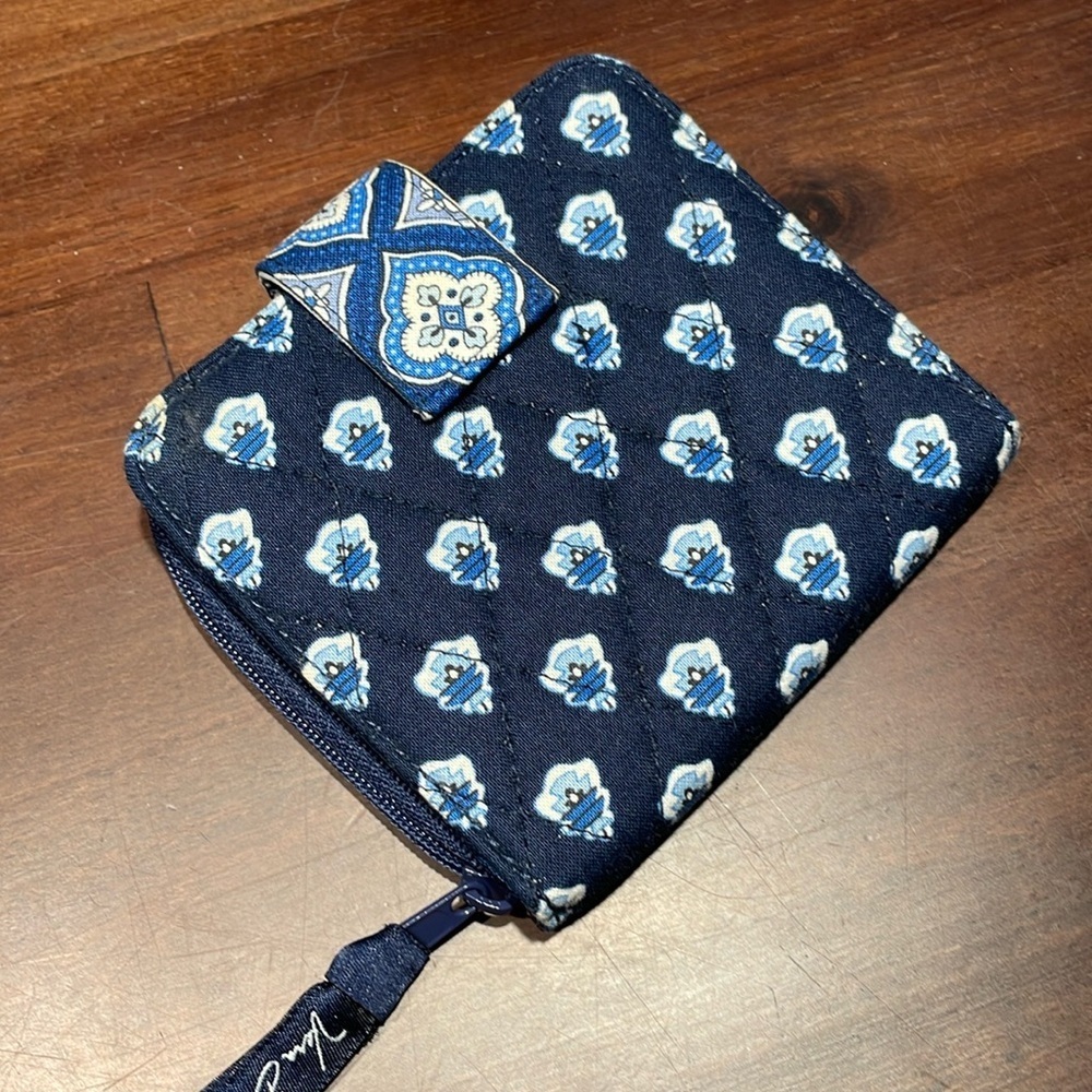 💙🩵Vera Bradley Mini Wallet